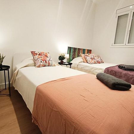 By Universitat Private Rooms Барселона Екстериор снимка