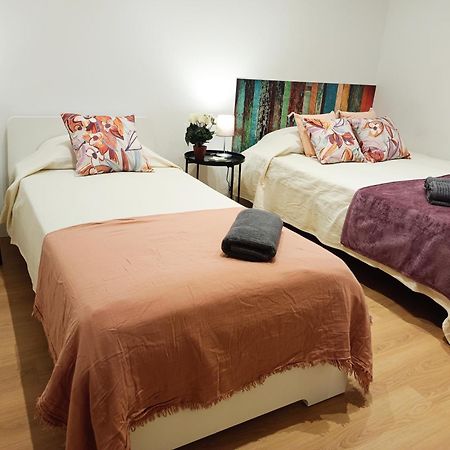 By Universitat Private Rooms Барселона Екстериор снимка