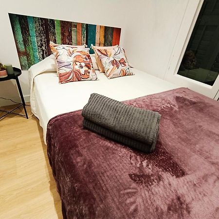 By Universitat Private Rooms Барселона Екстериор снимка