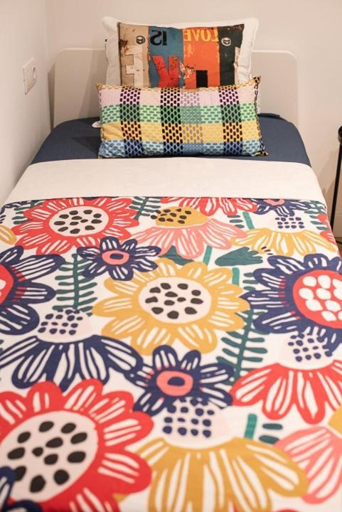By Universitat Private Rooms Барселона Екстериор снимка