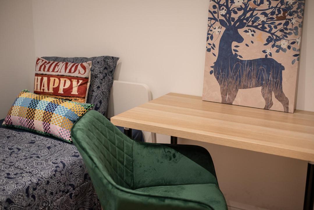 By Universitat Private Rooms Барселона Екстериор снимка
