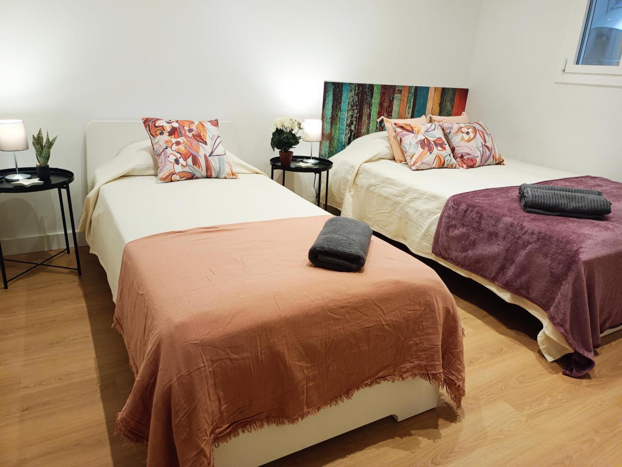 By Universitat Private Rooms Барселона Екстериор снимка