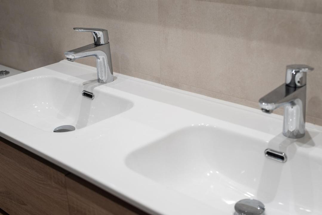 By Universitat Private Rooms Барселона Екстериор снимка