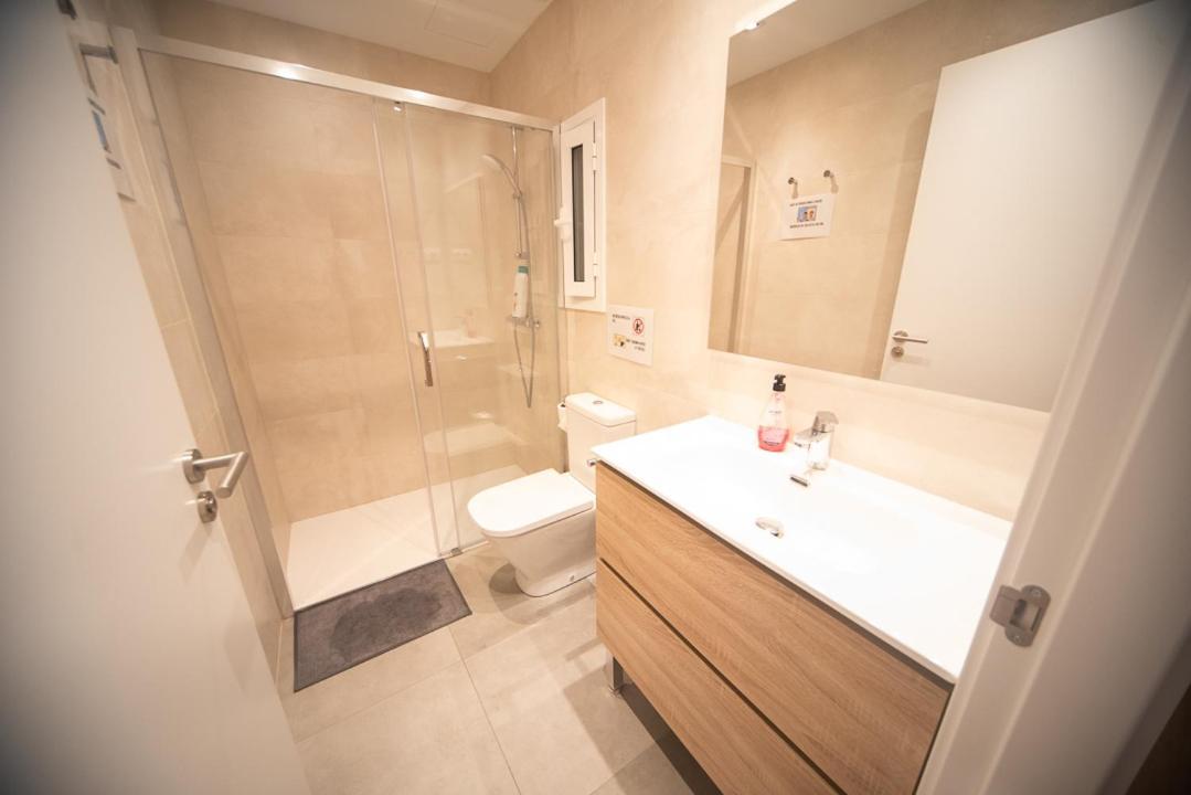 By Universitat Private Rooms Барселона Екстериор снимка
