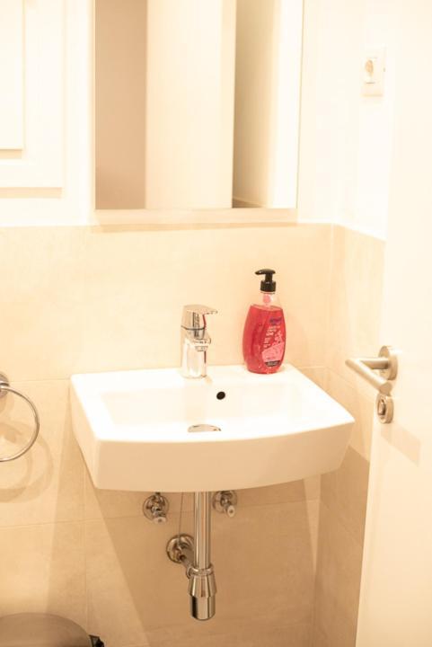 By Universitat Private Rooms Барселона Екстериор снимка