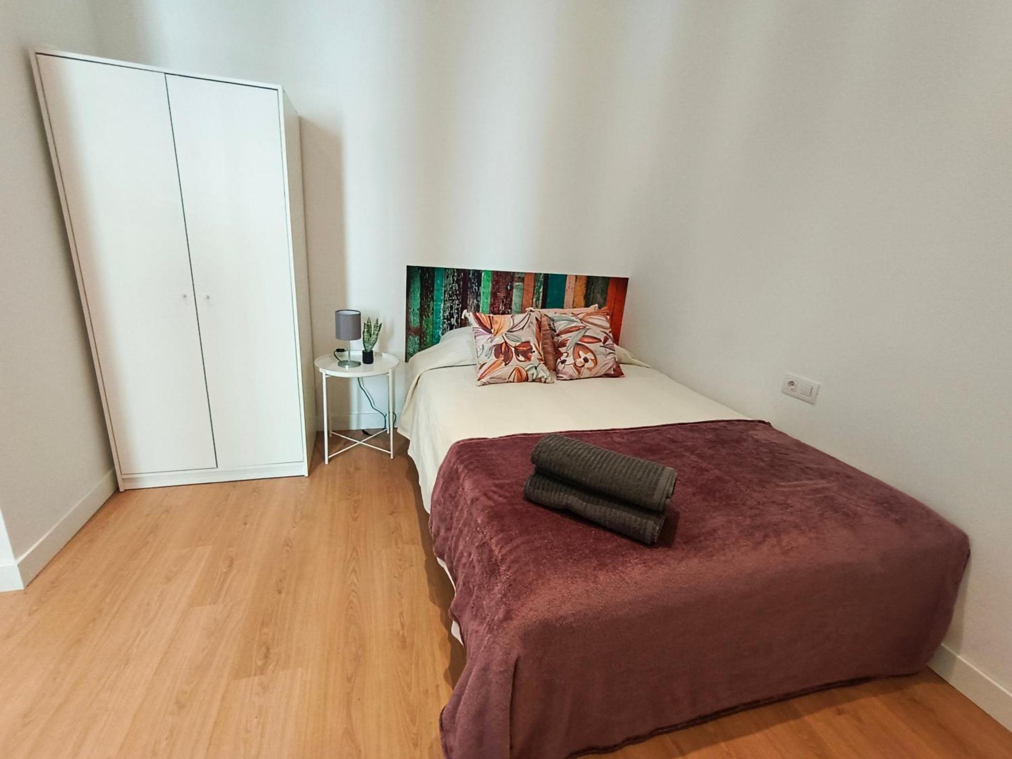 By Universitat Private Rooms Барселона Екстериор снимка