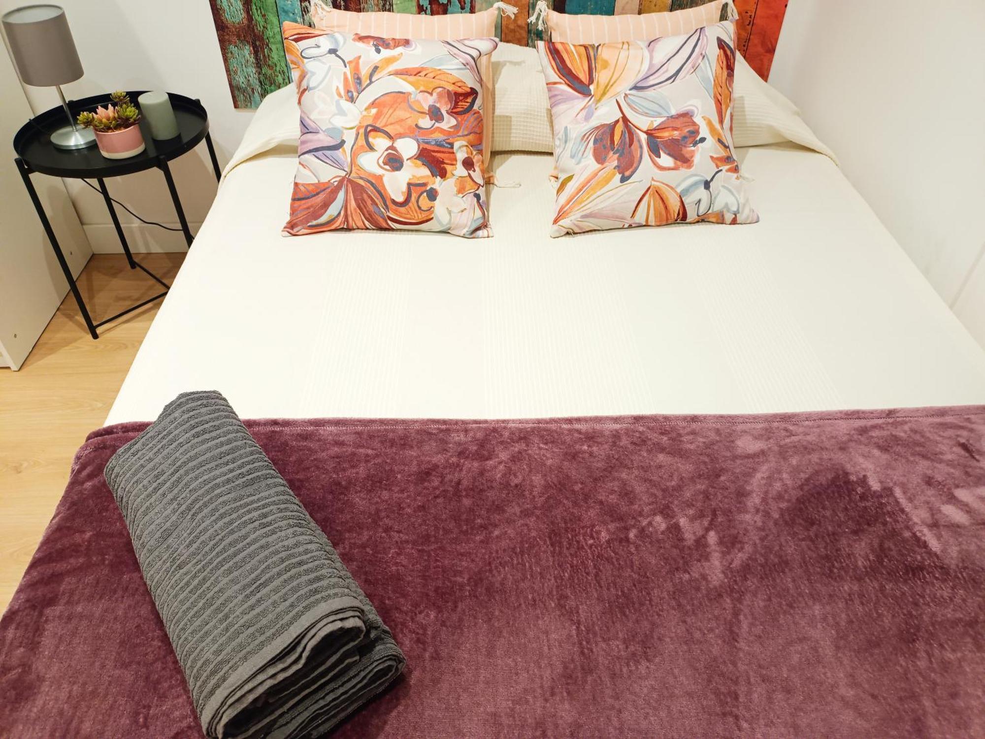 By Universitat Private Rooms Барселона Екстериор снимка