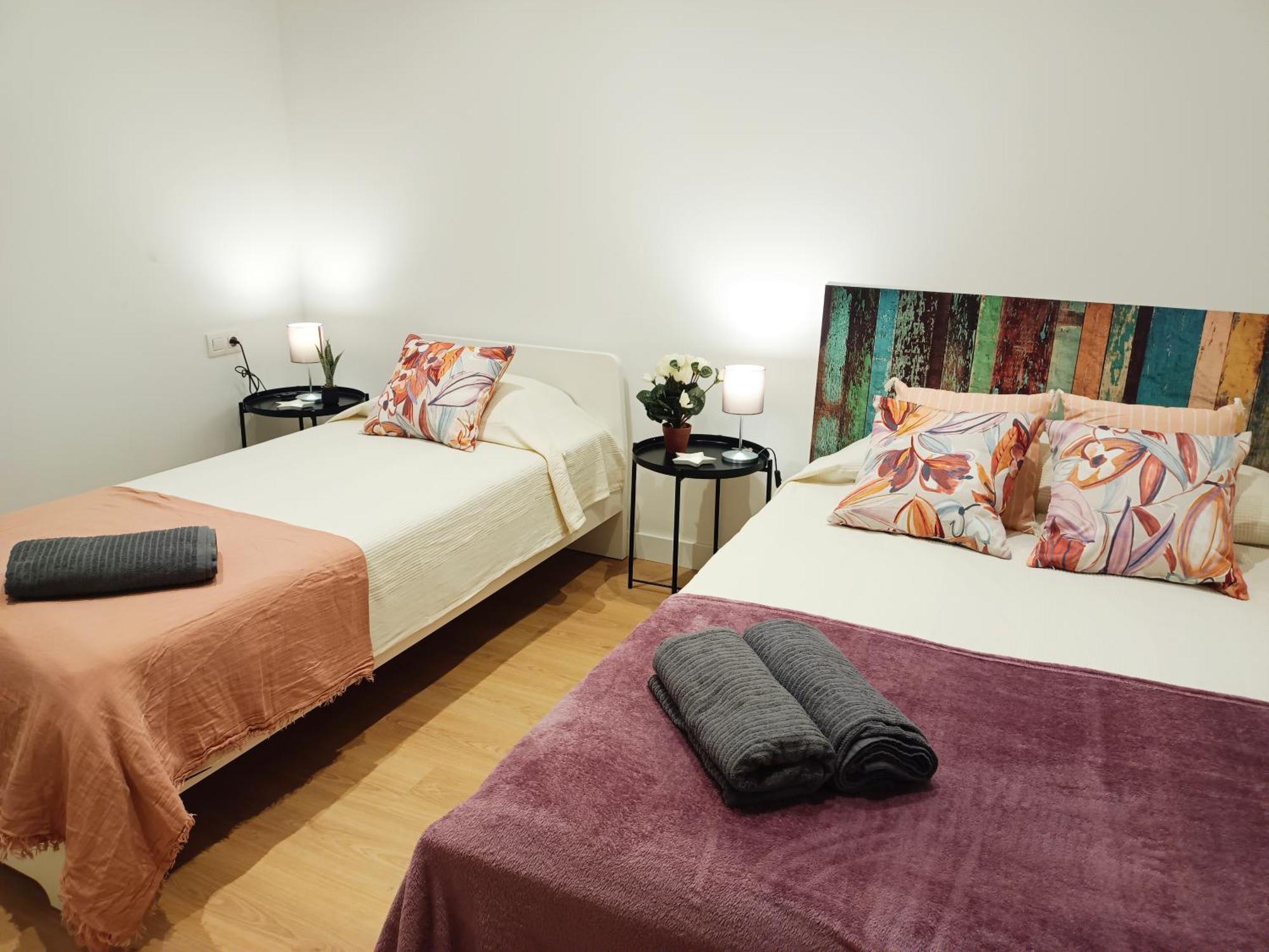 By Universitat Private Rooms Барселона Екстериор снимка